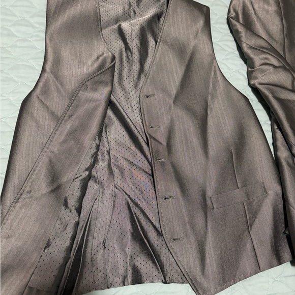 3 piece grey formal suit. - Picture 6 of 7